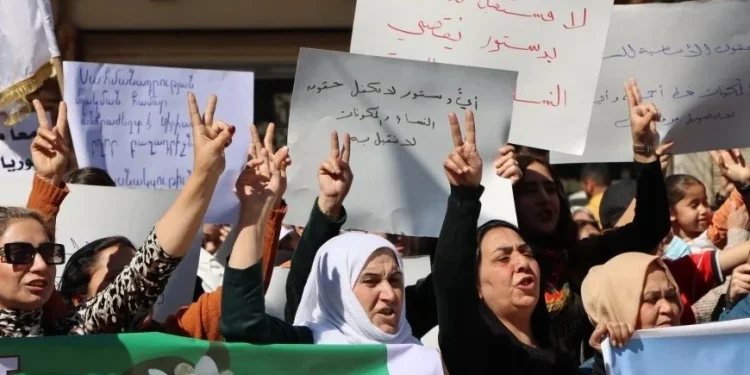 نساء الطبقة: سلطة دمشق نهج الاستبداد وإقصاء التنوع