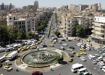 رفع العقوبات.. فرصة لإعادة بناء الاقتصاد السوري وتحسين معيشة المواطنين