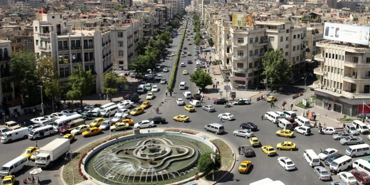 رفع العقوبات.. فرصة لإعادة بناء الاقتصاد السوري وتحسين معيشة المواطنين
