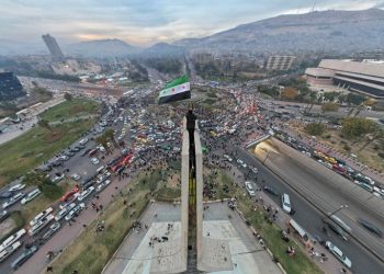 أهالي دير الزور: قرار رفع العقوبات خطوة نحو التعافي الاقتصادي وتحسين المعيشة