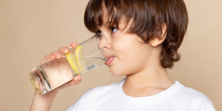 بطرق سهلة ومجرّبة.. تخلّصي من آلام المعدة لدى طفلك