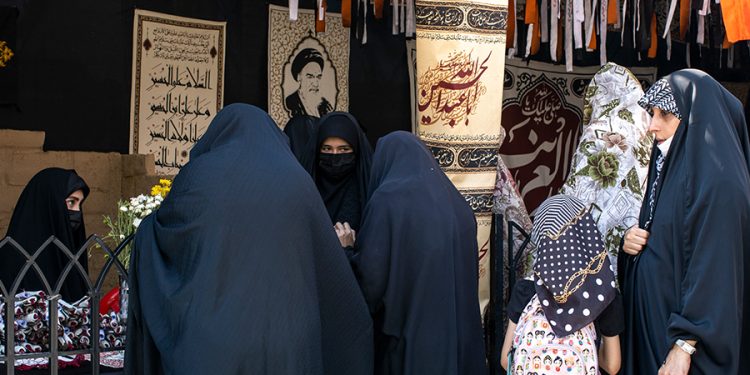 بعد اعتراض المتشددين.. إيران تسحب مشروع قانون مكافحة العنف ضد المرأة