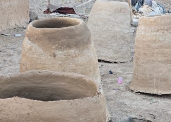 تنور الطين التقليدي في دير الزور.. نكهة تراث بمواجهة الحداثة
