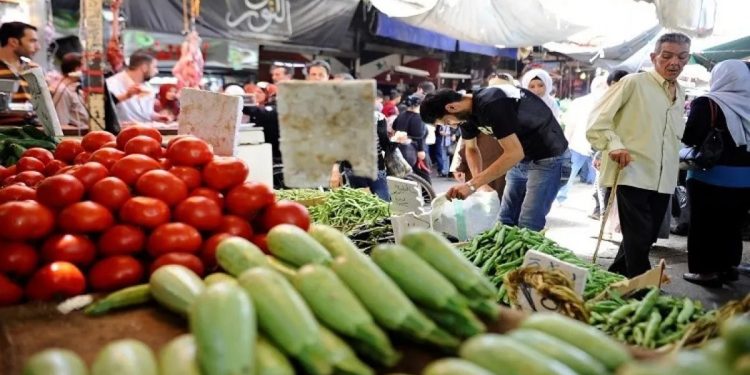 توقف الاستيراد يرفع أسعار الخضار والفواكه بدمشق وتوقعات استمرارها لشهر