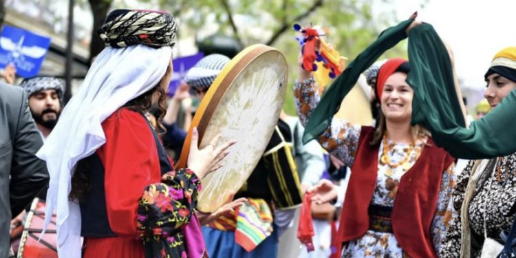 مهرجان الثقافة الكردية في باريس.. جسر للتبادل الثقافي ونافذة على التراث الكردي