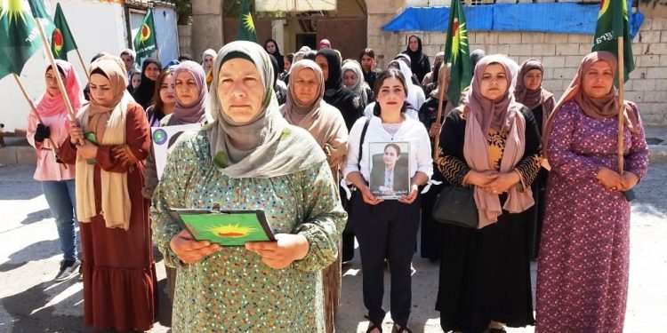 نساء عين عيسى: تعيين قاتل هفرين خلف في منصب عسكري وصمة عار على جبين الإنسانية
