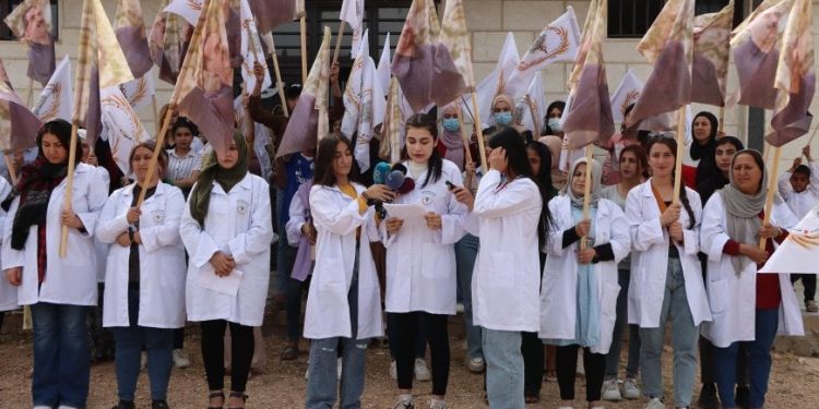 أطباء وممرضون: مطلبنا تشكيل لجنة طبية للكشف عن وضع القائد عبد الله أوجلان