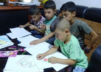 أطفال عين عيسى يرسمون لمستقبل واعد