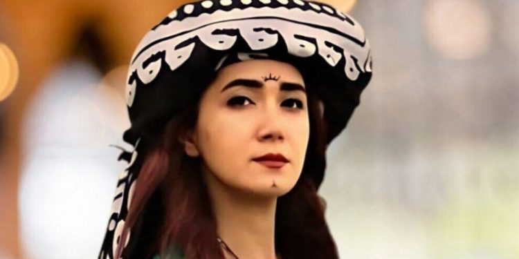 إطلاق سراح ناشطة حقوقية في روجهلات كردستان بكفالة مالية