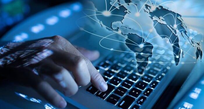 اختراع مضخم ليزريّ يجعل الإنترنت أسرع بعشر مرات