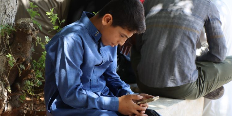 الآثار السلبية للمواقع الإلكترونية على الأطفال في إقليم شمال وشرق سوريا