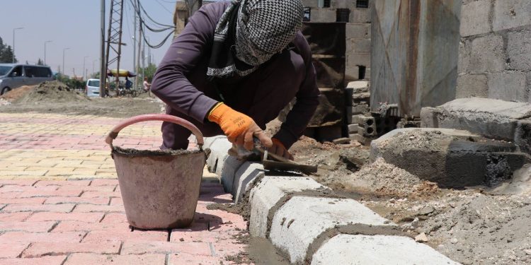 بلدية الشعب في قامشلو تواصل تنفيذ مشاريع خدمية استراتيجية