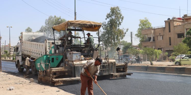 بمقدار 33,300 متر مكعب تزفيت شوارع قامشلو بالمجبول الأسفلتي