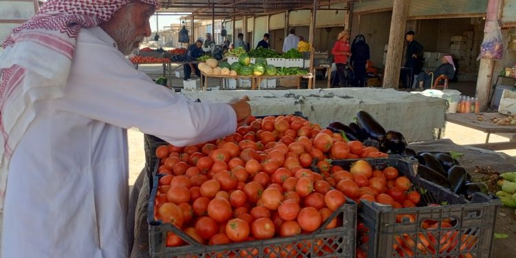 تراجع كبير بالأسعار في سوق الخضار بمدينة تل حميس وسط إقبال على الشراء