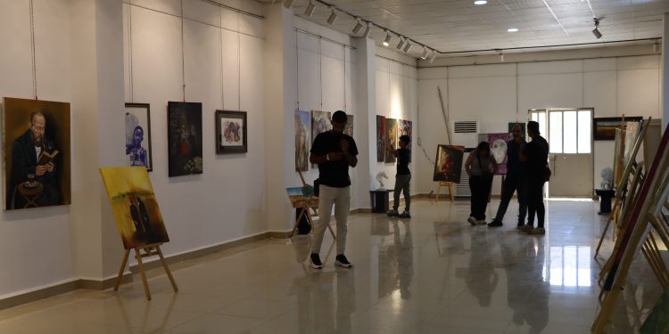 بين اللون والظل.. معرض روج آفا للفن التشكيلي التاسع يتلون بأنامل المرأة