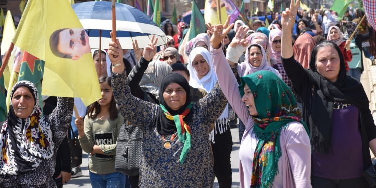 المرأة الكردية.. من أسطورة الخلق إلى نيران الثورة