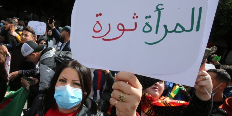 المرأة بين صورة الإعلام وحقيقتها.. من تهميش الشاشة إلى تمكين الواقع