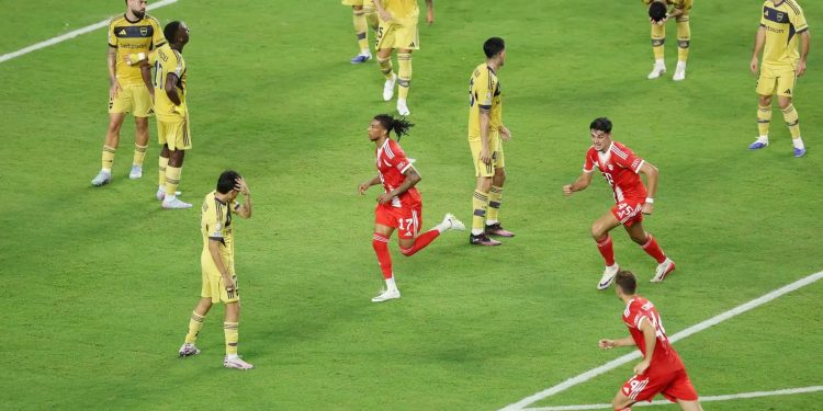 بايرن ميونخ يتأهل لثمن النهائي بهدف متأخر في شباك بوكا جونيورز