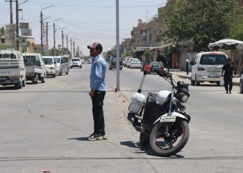 بين الزحام والحلول.. شرطة مرور الطبقة تستنفر لتنظيم السير وحماية الأرواح