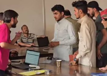 توافد طلاب دير الزور للتقدم لامتحانات الشهادتين الإعدادية والثانوية