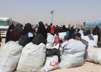 حوالي ألف عراقي يغادرون مخيم الهول متوجهين إلى بلادهم