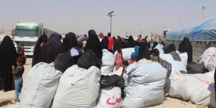 حوالي ألف عراقي يغادرون مخيم الهول متوجهين إلى بلادهم