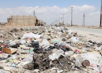 حي “الزنود” مكب للنفايات… مخاطر صحية وبيئية.. فهل من حلول جذرية..؟!