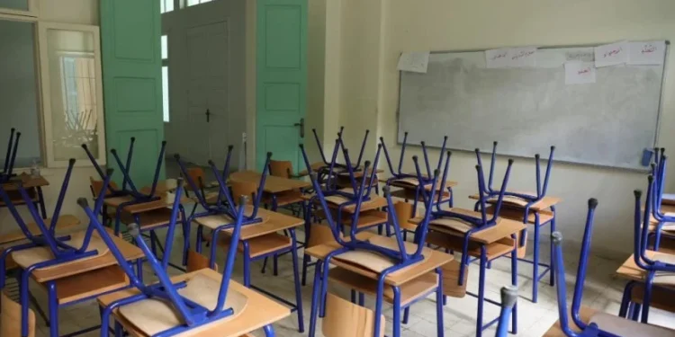 طلبة الإعدادية والثانوية ينتظرون تقديم امتحاناتهم