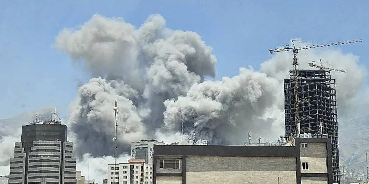 مخاوف من تصاعد عمليات الإعدام بإيران بعد قصف سجن أفين