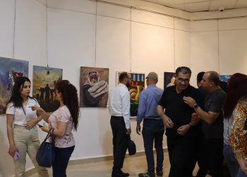 معرض الفن التشكيلي التاسع.. ألوان روج آفا ومرآة الثورة