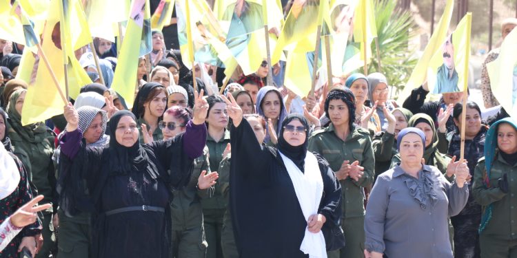 نساء ومهجرون: القائد عبد الله أوجلان صوت الديمقراطية والسلام