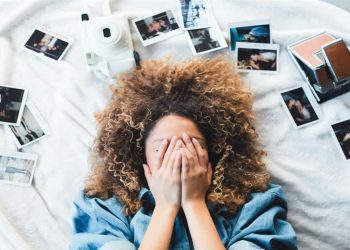 هل شعرت إنك مررت بالموقف نفسه مرتين؟ تعرّف على السبب