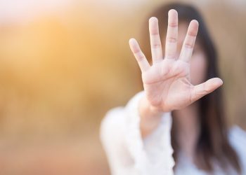 وراء كل انتحار قاتل.. العنف النفسي سلاح خفي ضد النساء