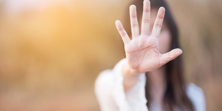 وراء كل انتحار قاتل.. العنف النفسي سلاح خفي ضد النساء