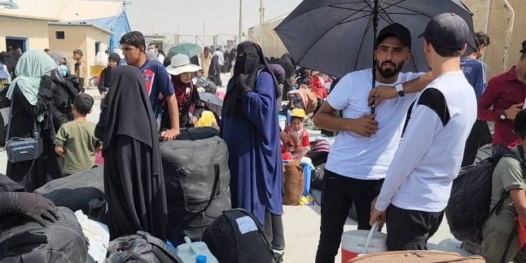 233 أسرة عراقية تغادر مخيم الهول
