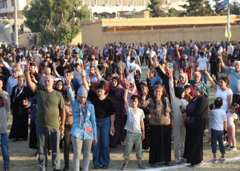 مهجّرو عفرين والشهباء في الطبقة: “مرحلة السلام للقائد آبو هي بداية العودة لعفرين”