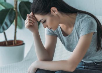 أسباب الدوار المفاجئ… ثلاثة تفسيرات طبية محتملة لشعورك به