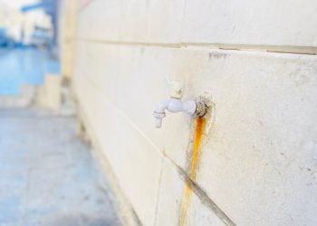 أكثر من خمسة وسبعين منزلاً بلا ماء في حي حلكو بقامشلو