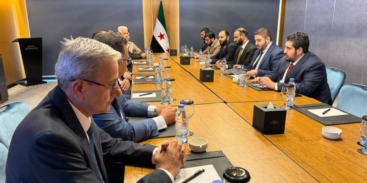 أين وصل الحوار بين الإدارة الذاتية والحكومة السورية الانتقالية؟