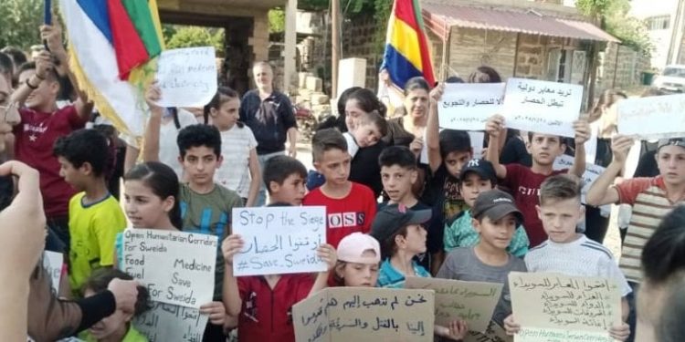 السويداء تطالب بفتح المعابر ومحاسبة القتلة