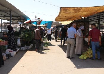 بلدية قامشلو تواصل حملاتها ضد البسطات المخالفة لتعزيز النظام العام وحركة المرور