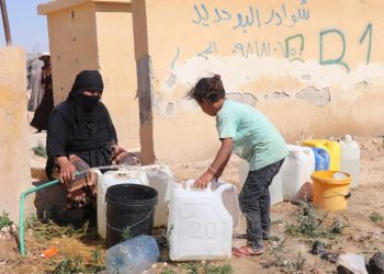 أزمة مياه خانقة في الطبقة.. انحسار الفرات يهدد حياة آلاف السكان