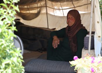 “أم الفقد”.. أرملة فقدت كل شيء بالحروب إلّا إنسانيتها
