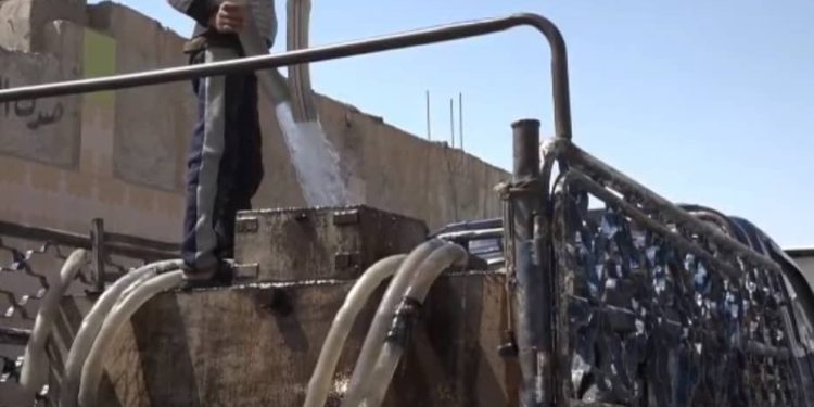 بين العطش والغلاء… مناشدات أهالي ريف دير الزور بحثاً عن ماء نظيف