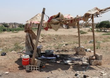 بين الهجيرة والنار… زوجان يحافظان على مهنة خبز التنور في قامشلو