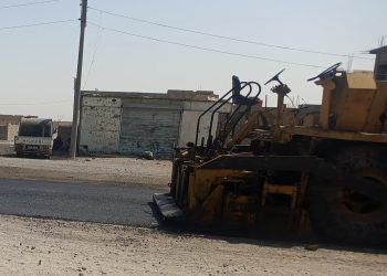 تعبيد عشرات الكيلومترات من الطرق الحيوية في دير الزور