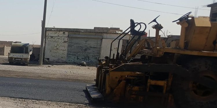 تعبيد عشرات الكيلومترات من الطرق الحيوية في دير الزور