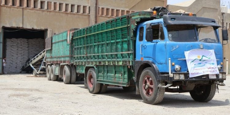 دفعة مساعدات إنسانية من شمال وشرق سوريا في طريقها للسويداء