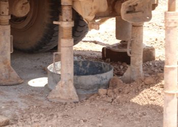 ضمن مراحل تنفيذية متكاملة.. مواصلة حفر 20 بئراً مائياً في قامشلو
