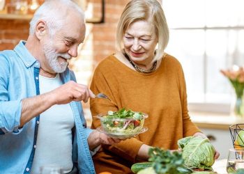 ما أفضل الأطعمة لصحة الدماغ بعد سن الأربعين؟